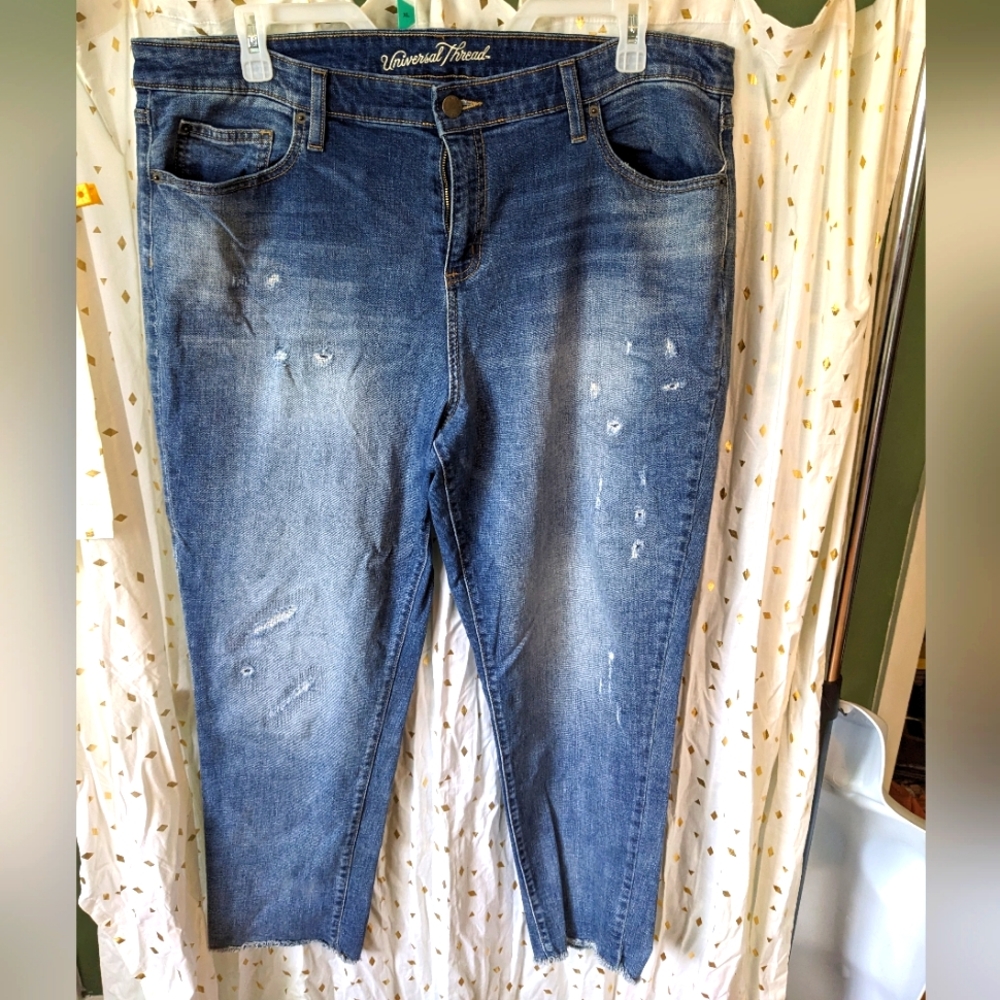 Universal Threat Medium Qash Boyfriend Cropped Jeans